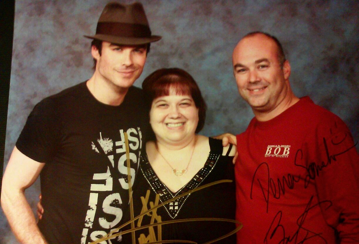 Bob Somerhalder honored with Hero Goody necklace by ISF Fan